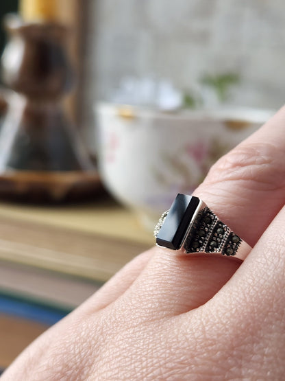 Deco Noir Ring